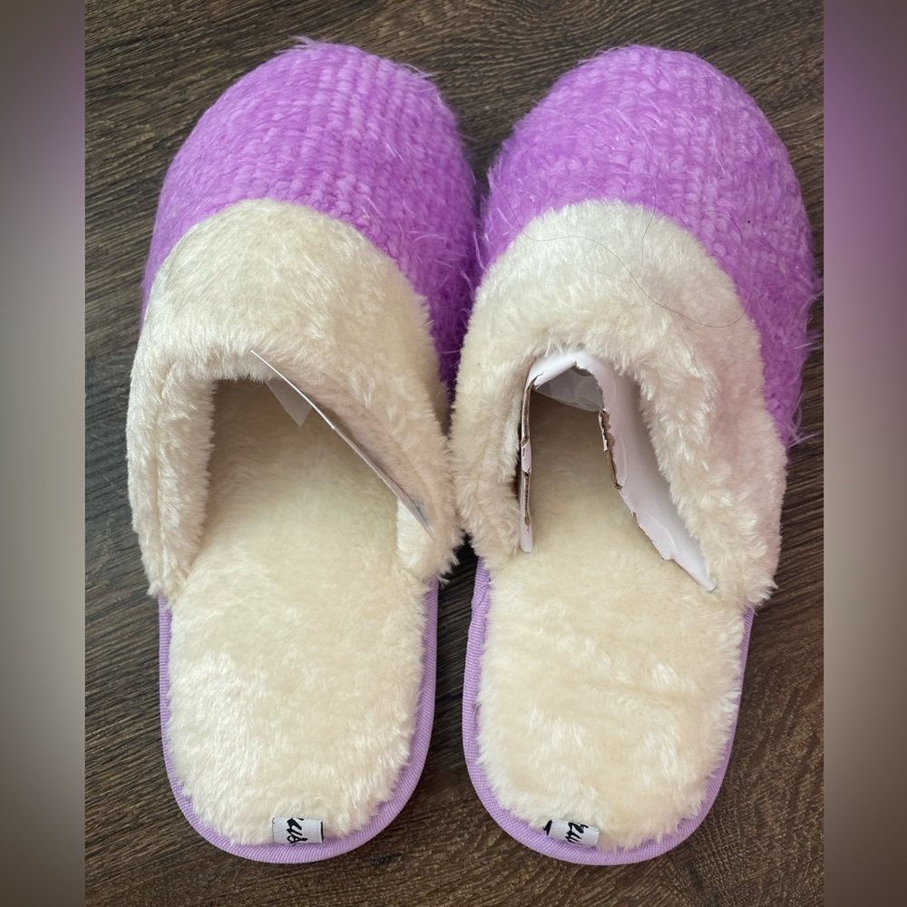 Women’s purple, and white close toed for slip on slippers. In size 9.